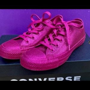 ISO - Converse Fuchsia Glitter in Women’s 12 / Men’s 10